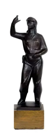 Martinász lány galambbal